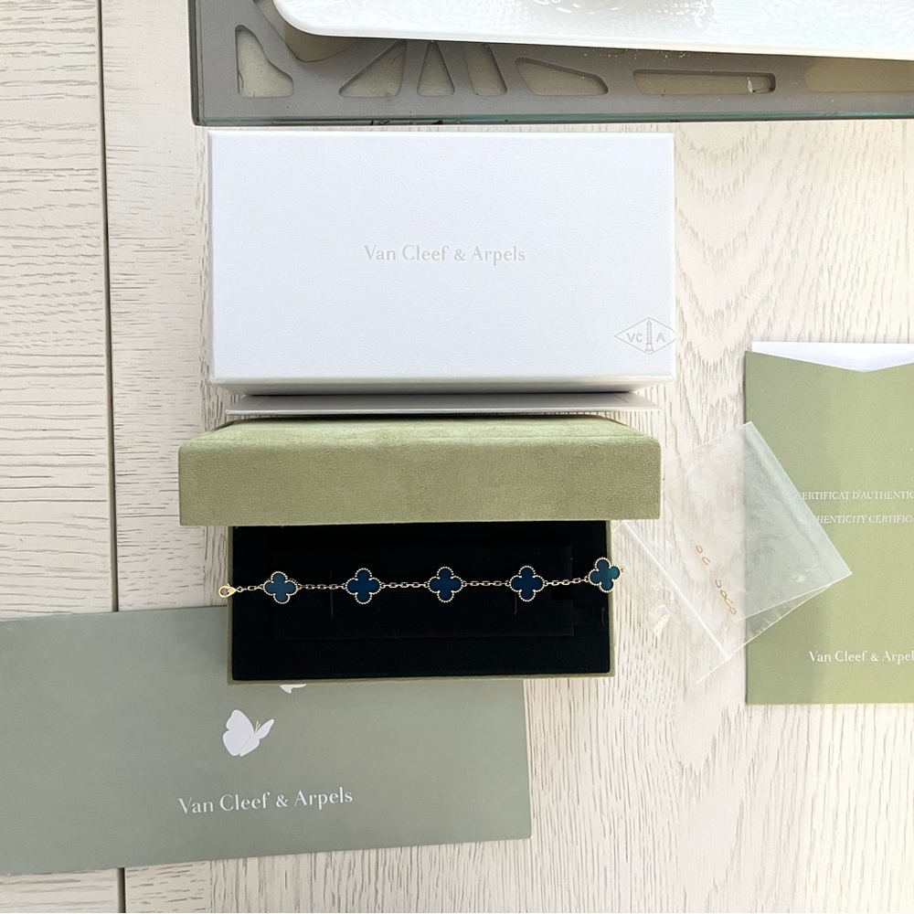 Van Cleef & Arpels Agate Gold Bracelet